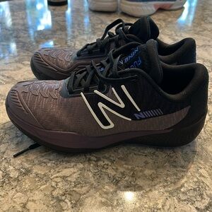 Womens New Balance Tennis Shoes. Fuel Cell size 7W.